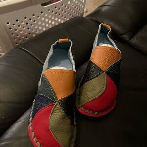 It has red, blue and green colors, a very nice mix, size 7, low